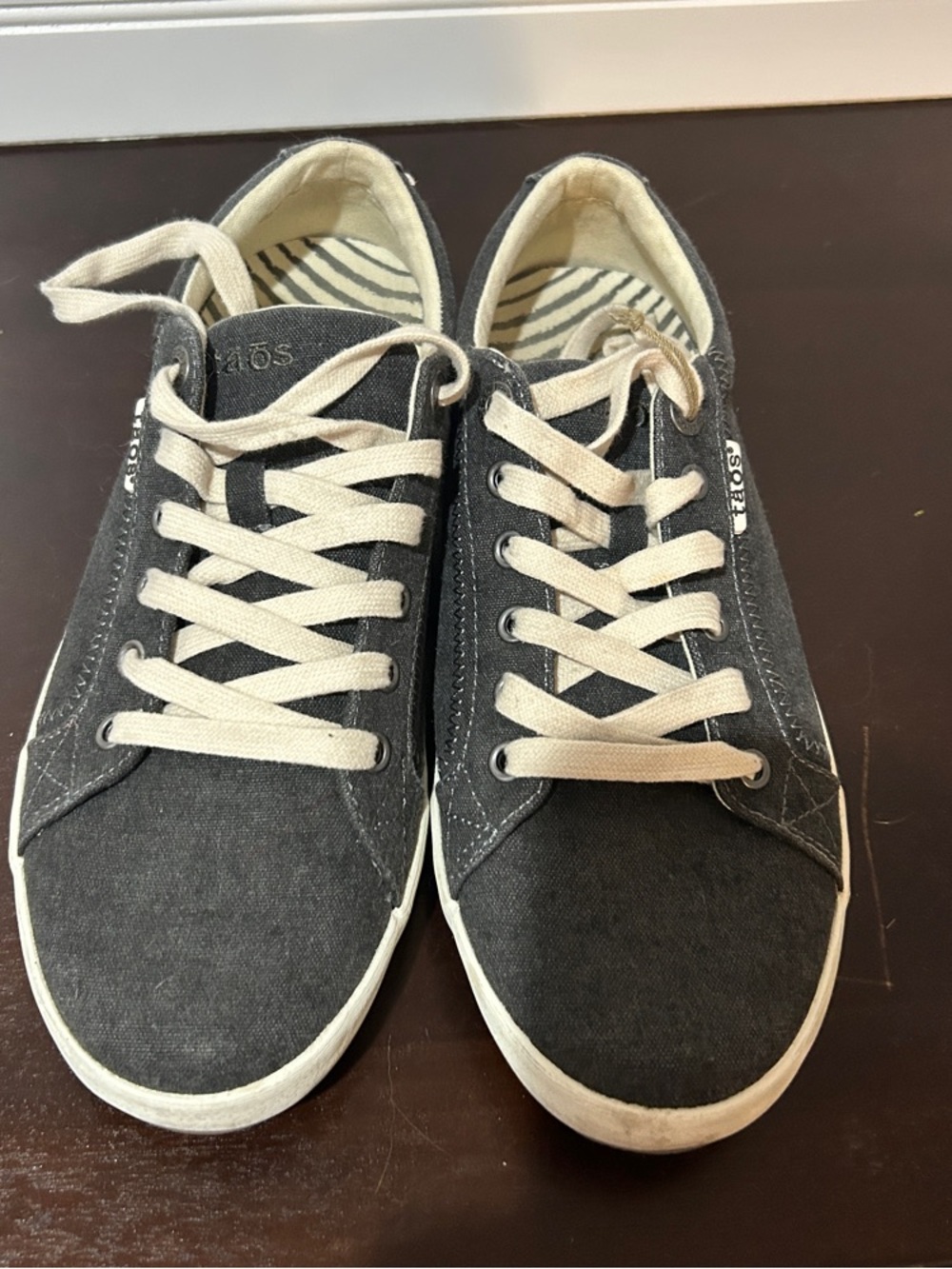 Taos Star STA 12844 Women’s Size 9 Sneakers Casual Dark Gray Canvas Women’s EUC